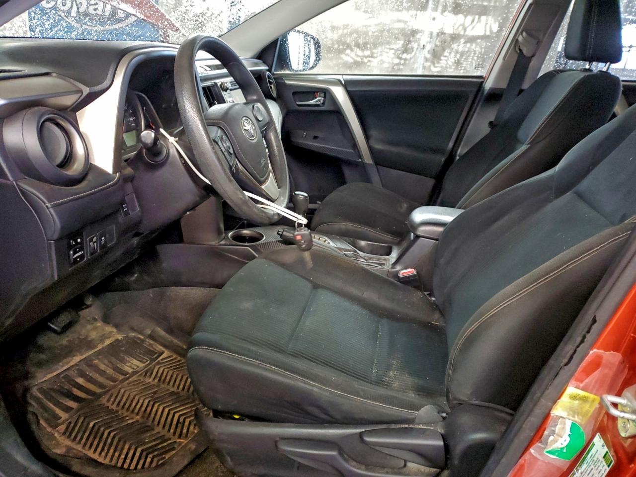2015 TOYOTA RAV4 XLE photo 7