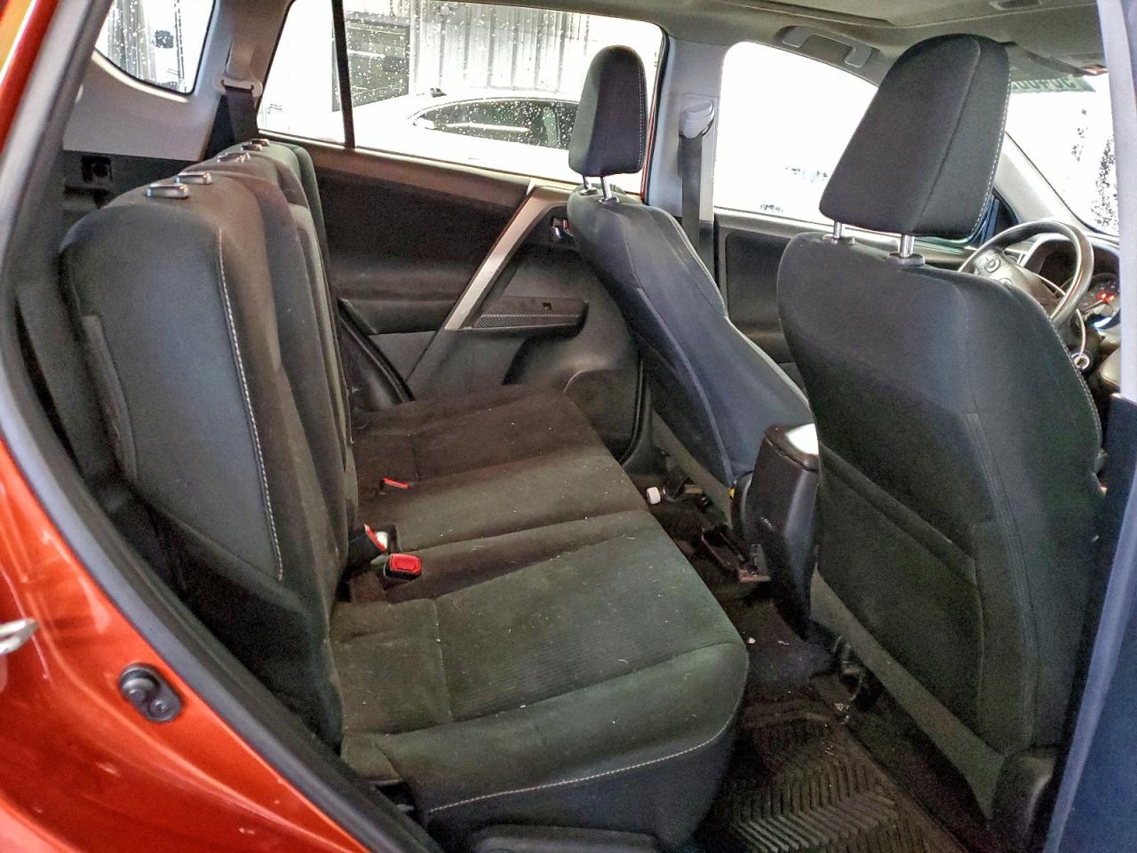 2015 TOYOTA RAV4 XLE photo 11