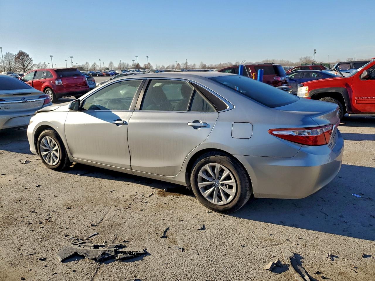 2015 TOYOTA CAMRY LE photo 2