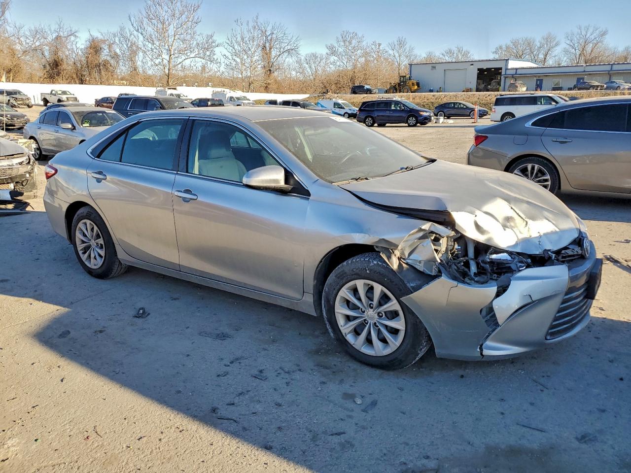 2015 TOYOTA CAMRY LE photo 4