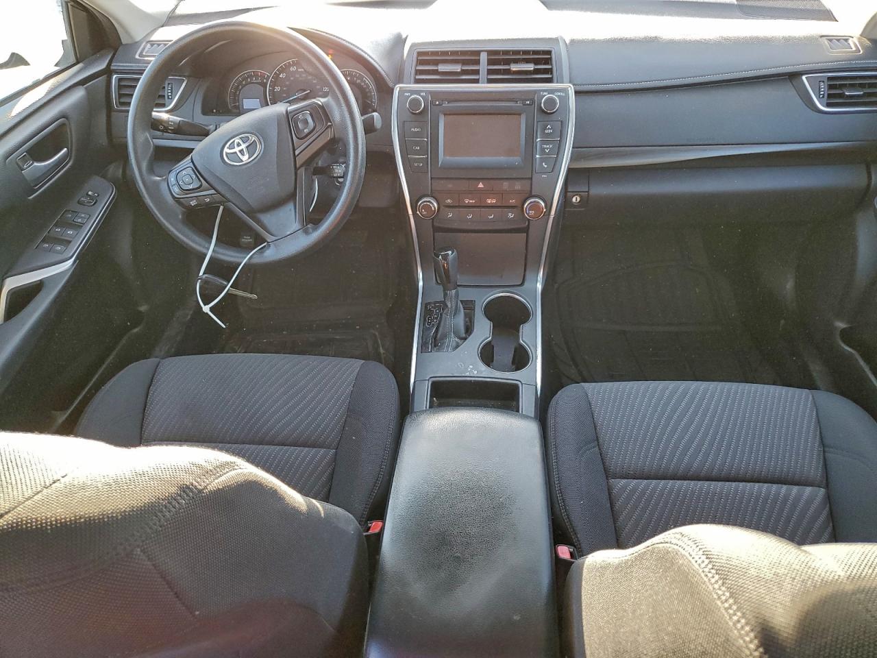 2015 TOYOTA CAMRY LE photo 8