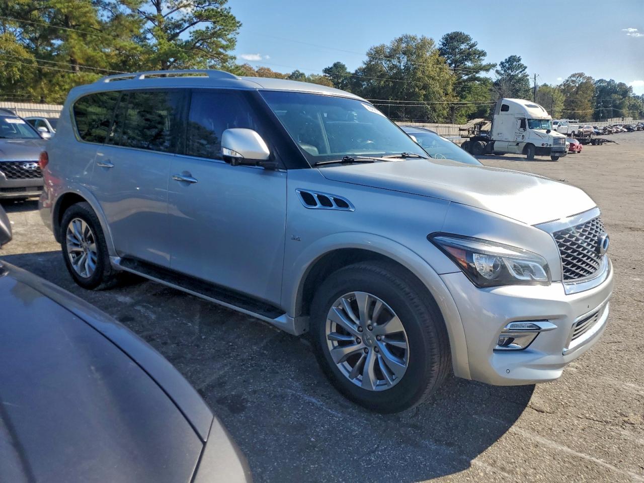 2017 INFINITI QX80 BASE photo 4