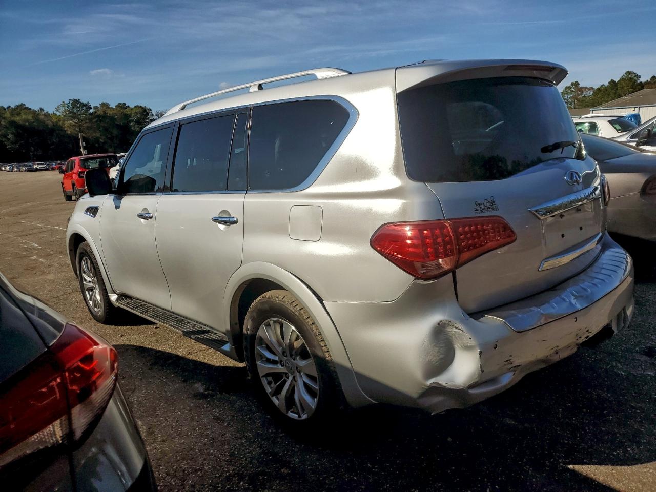 2017 INFINITI QX80 BASE photo 2