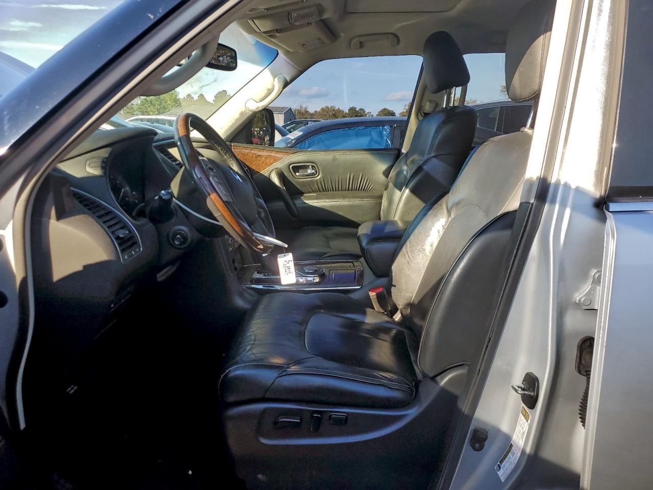 2017 INFINITI QX80 BASE photo 7