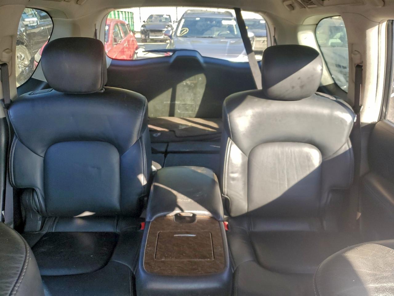 2017 INFINITI QX80 BASE photo 10