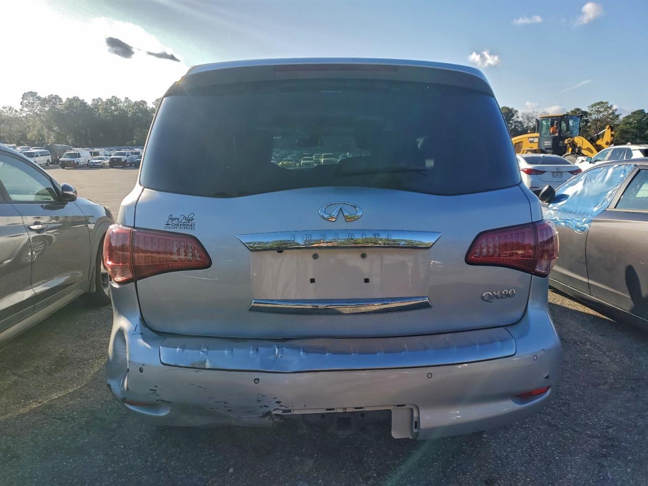 2017 INFINITI QX80 BASE photo 6