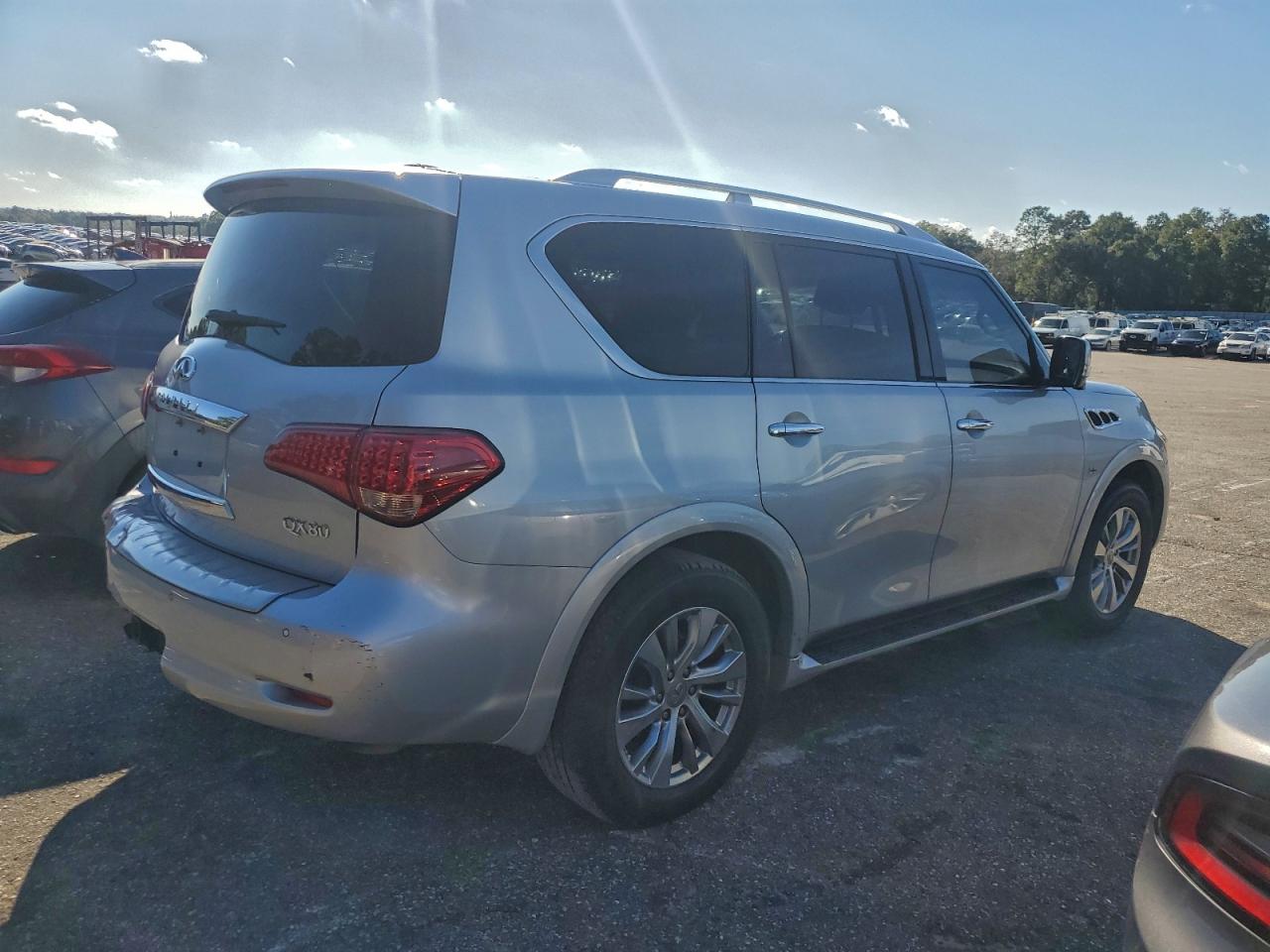 2017 INFINITI QX80 BASE photo 3