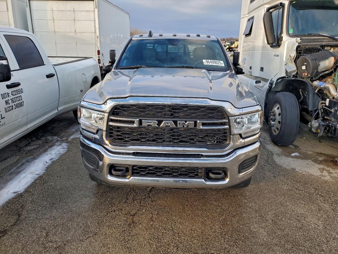2022 RAM 3500 TRADESMAN photo 5