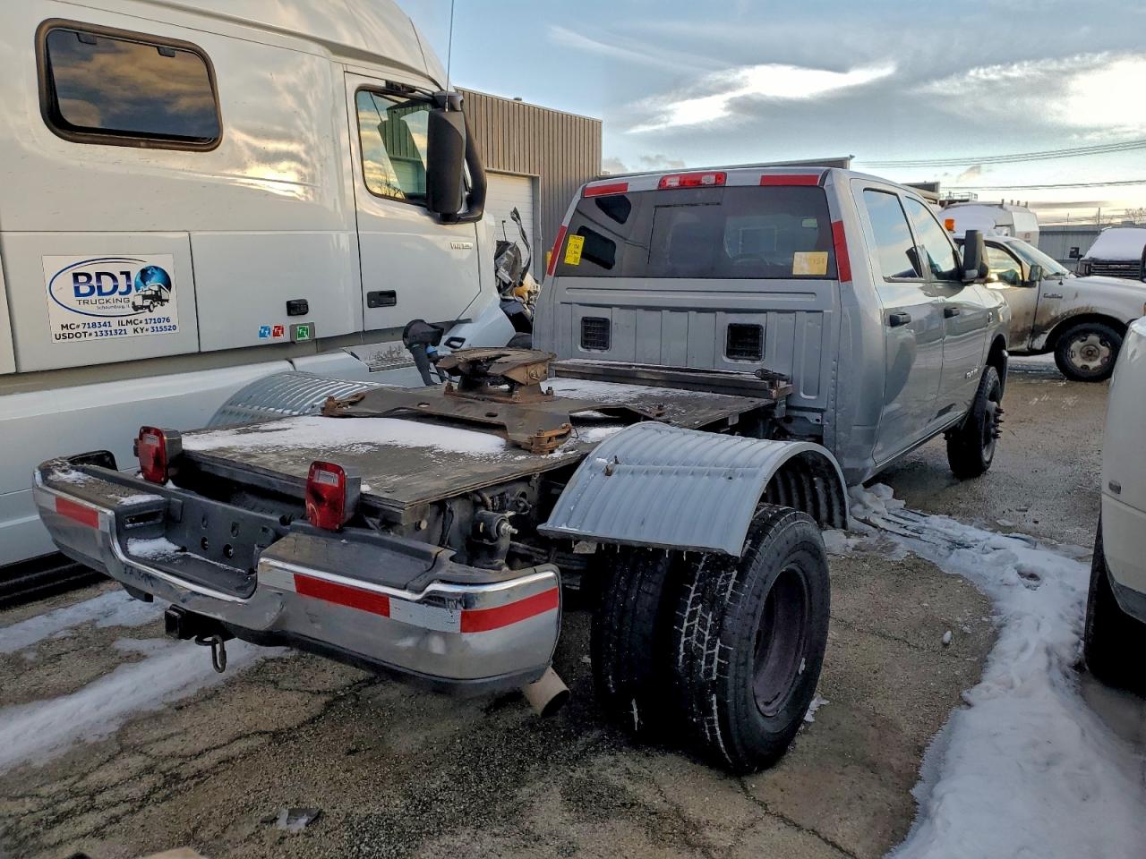 2022 RAM 3500 TRADESMAN photo 3