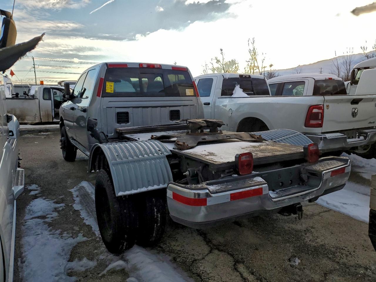 2022 RAM 3500 TRADESMAN photo 2