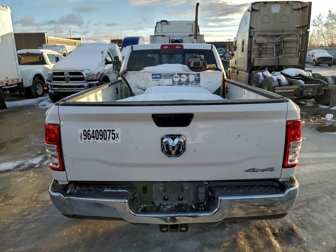 2022 RAM 3500 TRADESMAN photo 16
