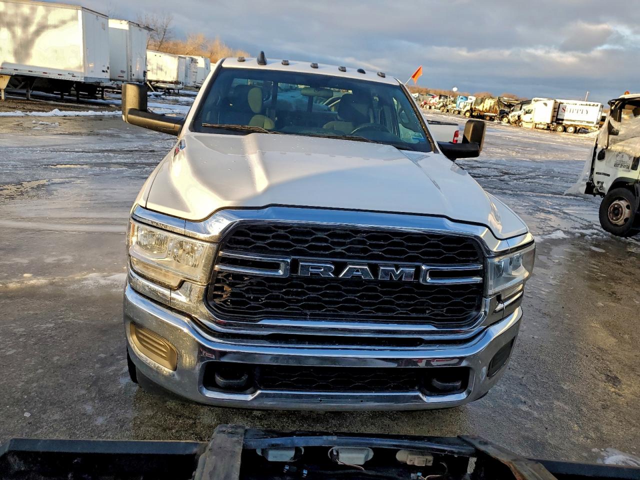 2022 RAM 3500 TRADESMAN photo 13