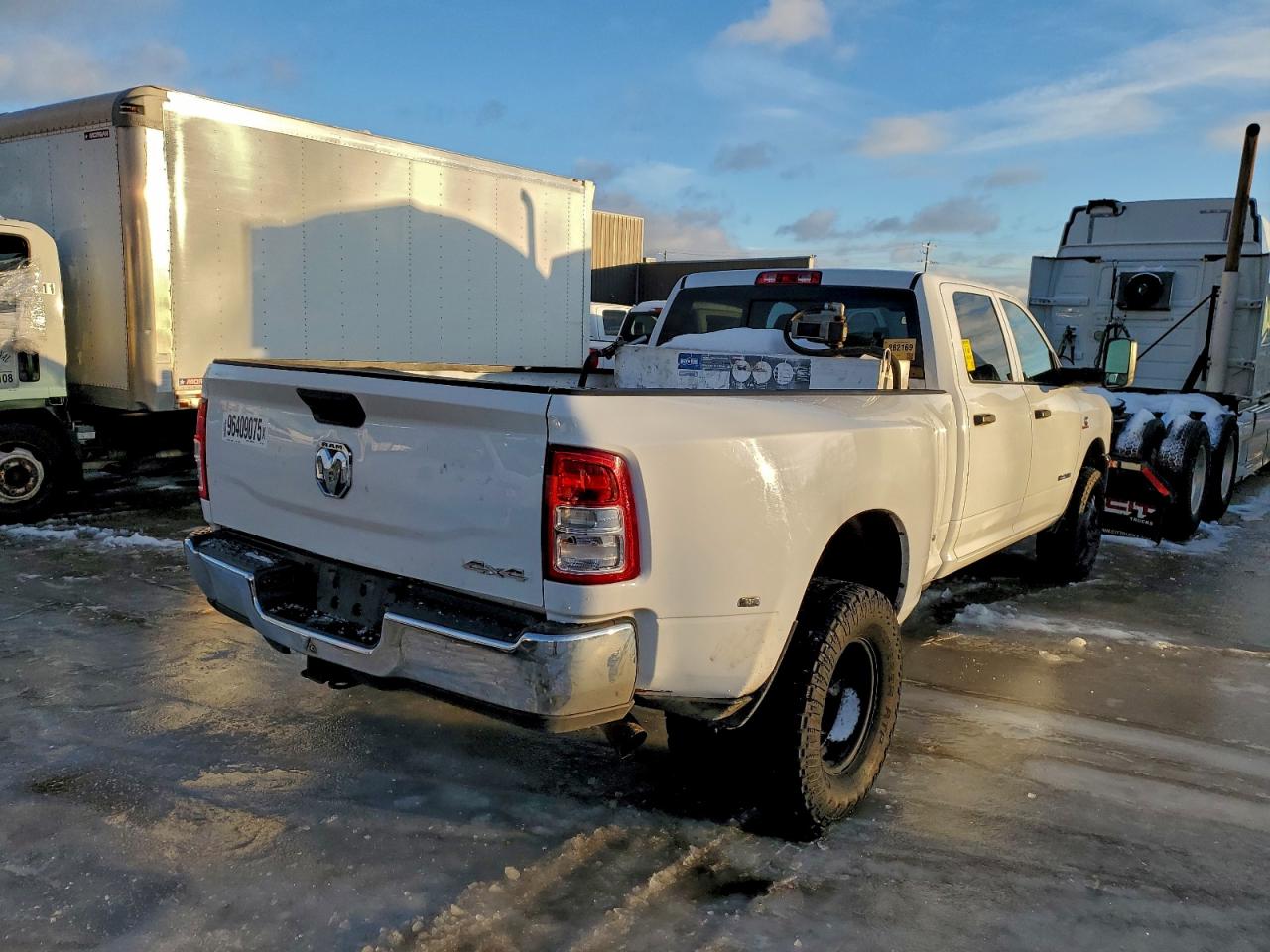 2022 RAM 3500 TRADESMAN photo 7
