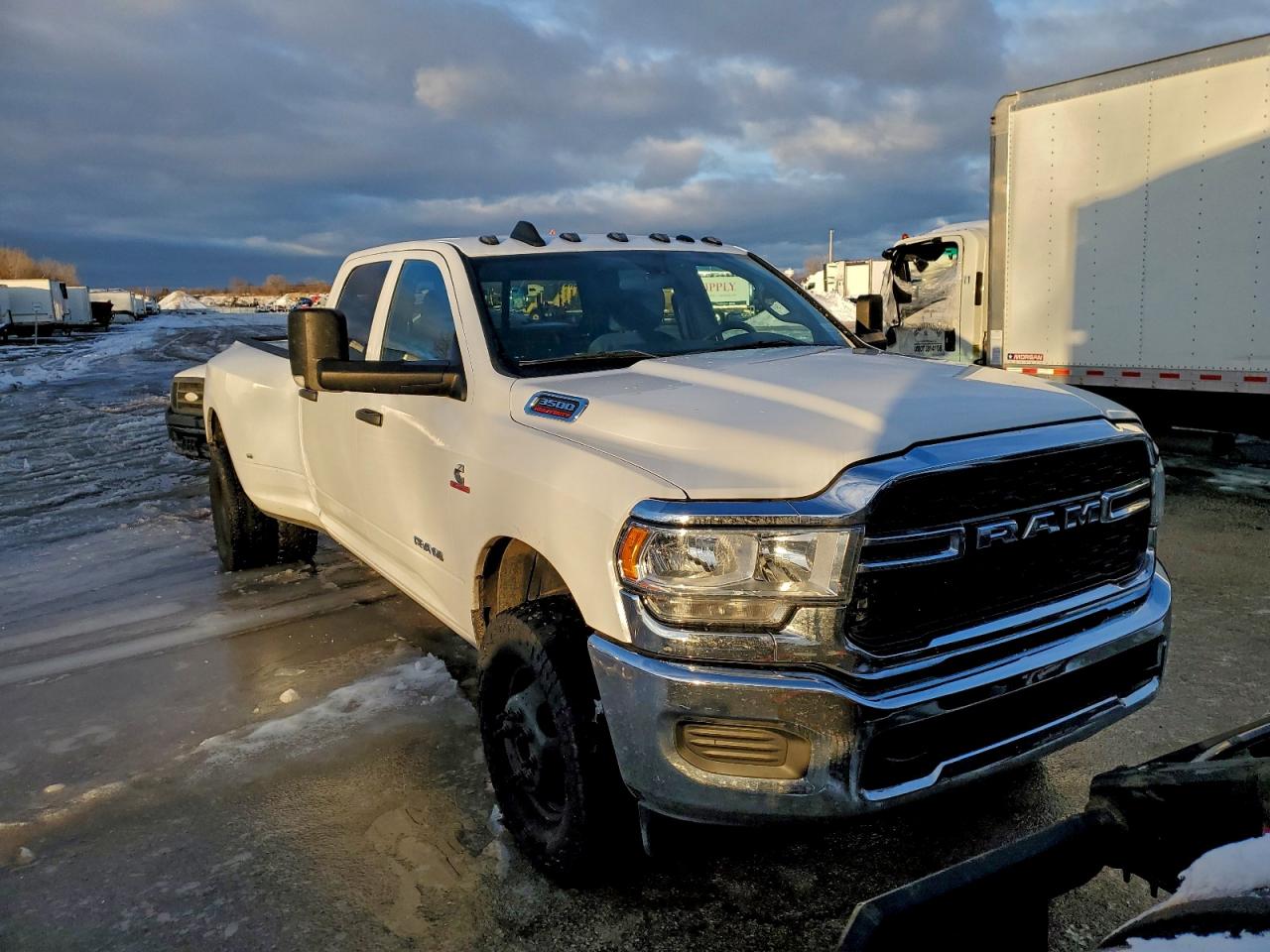 2022 RAM 3500 TRADESMAN photo 10