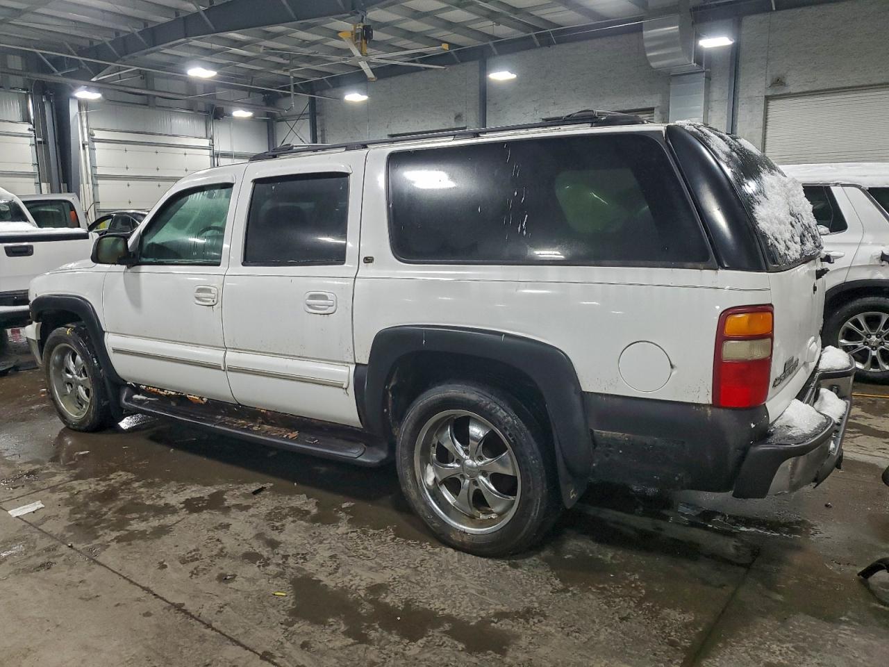 2002 CHEVROLET SUBURBAN K1500 photo 2