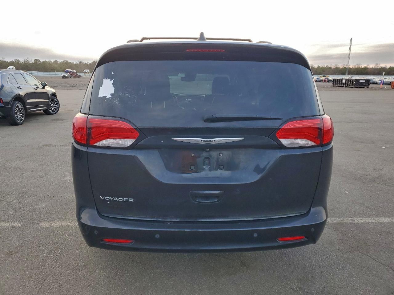 2021 CHRYSLER VOYAGER LXI photo 6
