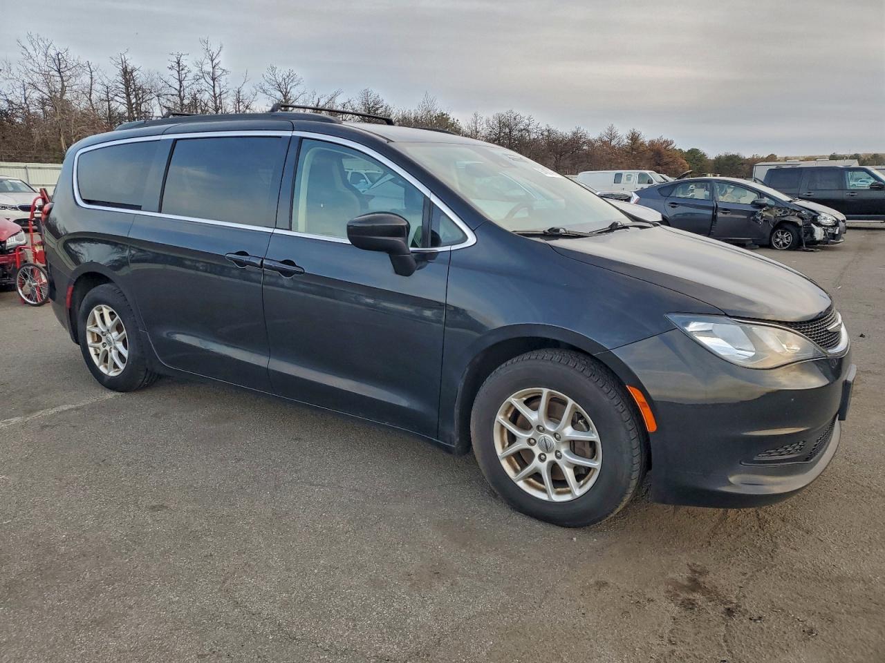 2021 CHRYSLER VOYAGER LXI photo 4