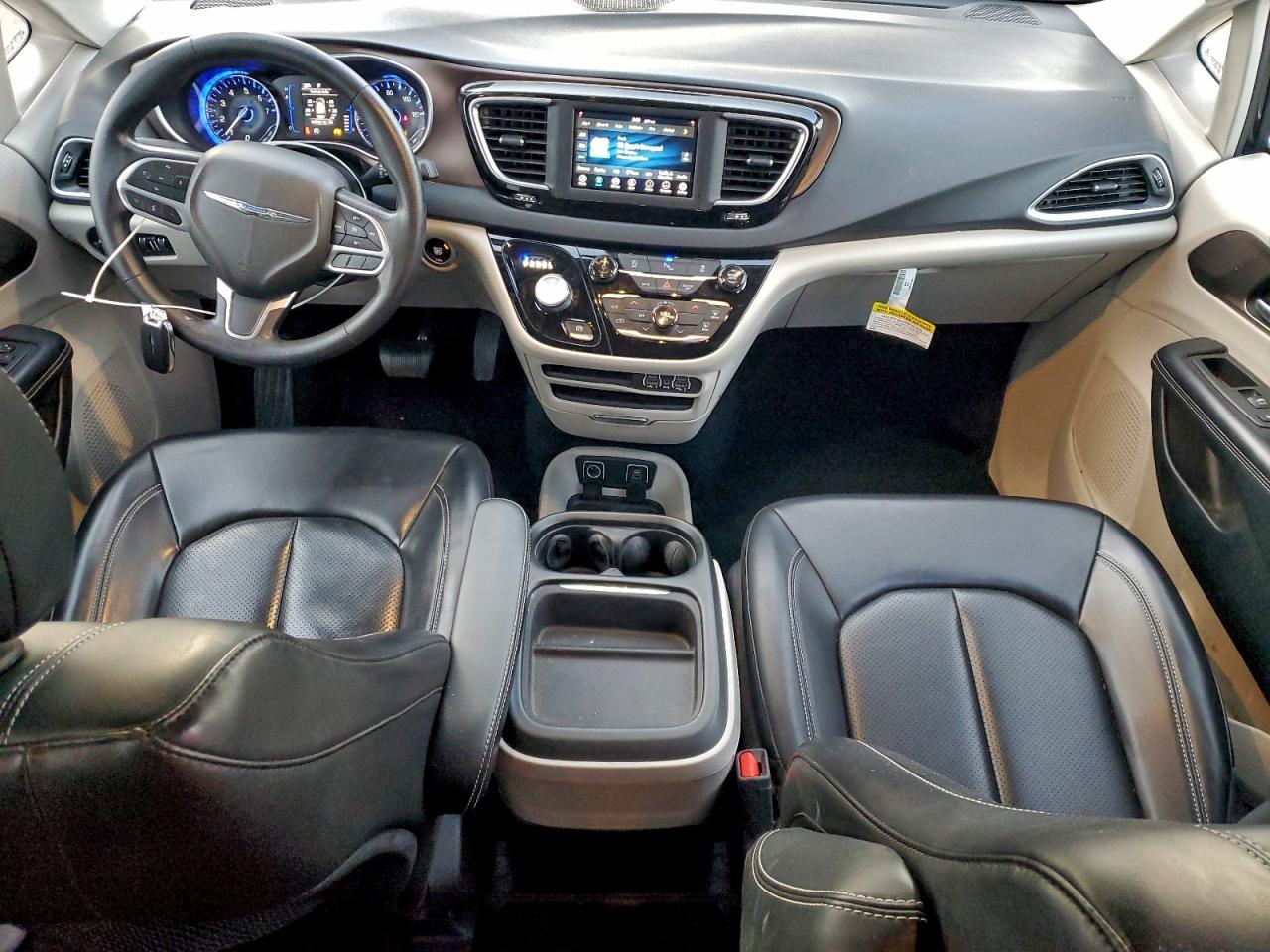2021 CHRYSLER VOYAGER LXI photo 8