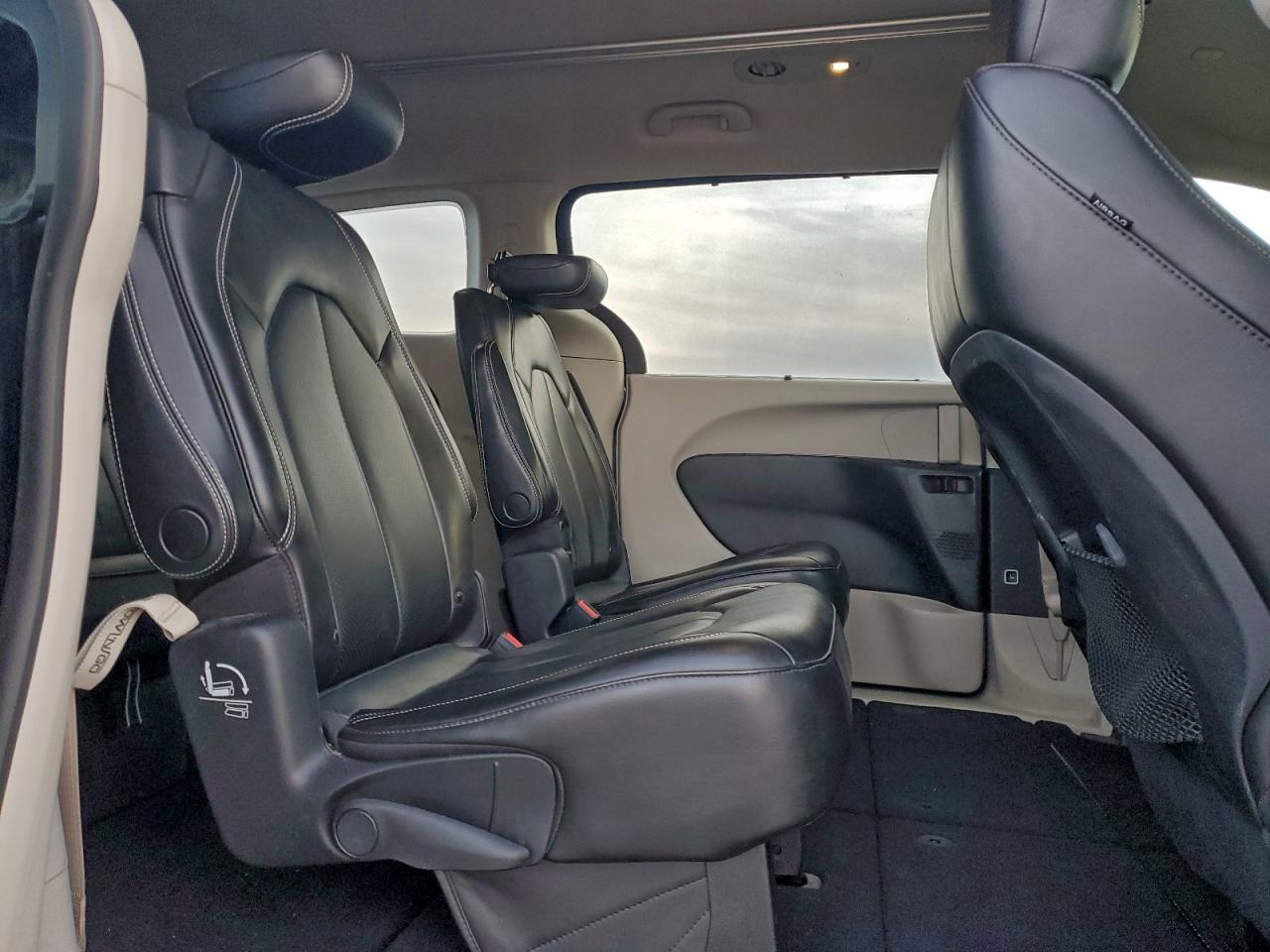 2021 CHRYSLER VOYAGER LXI photo 11