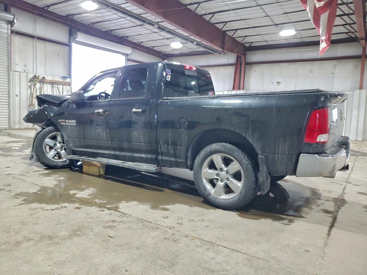 2016 RAM 1500 SLT photo 3
