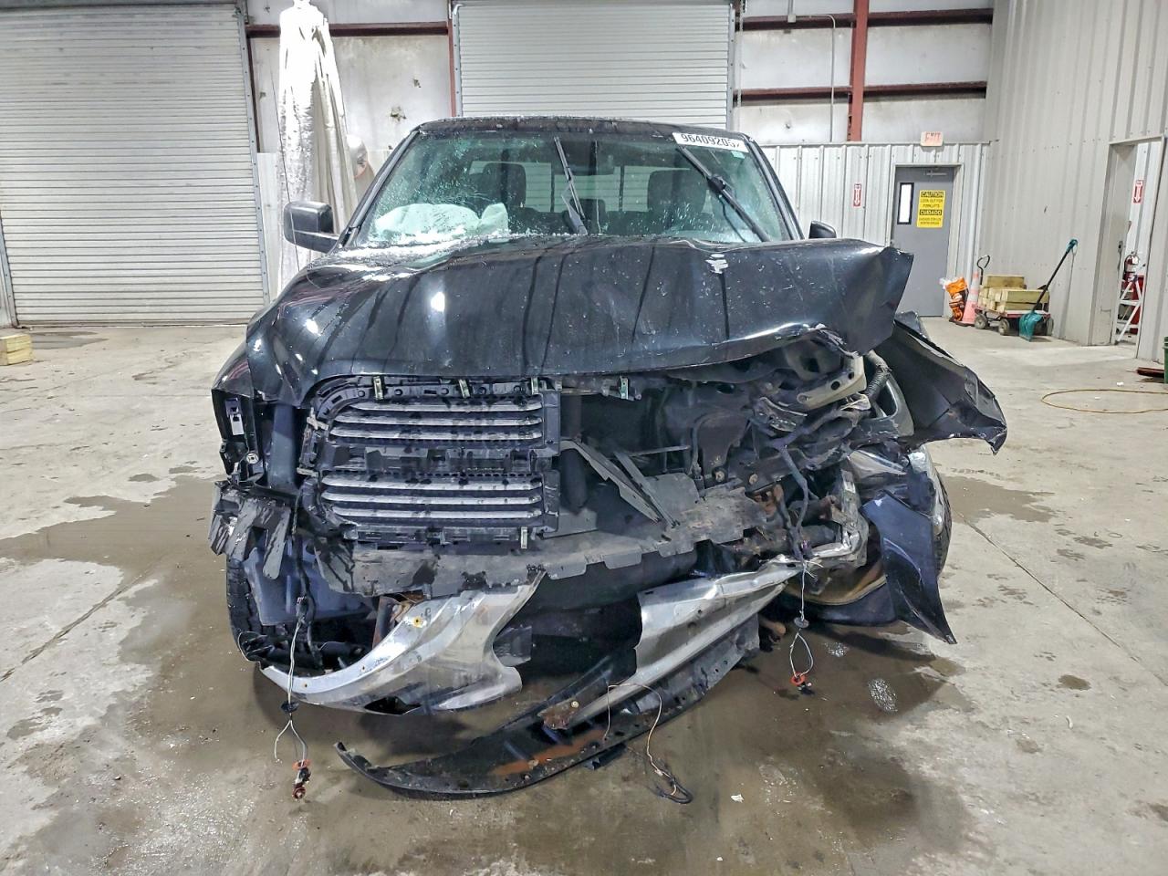2016 RAM 1500 SLT photo 9