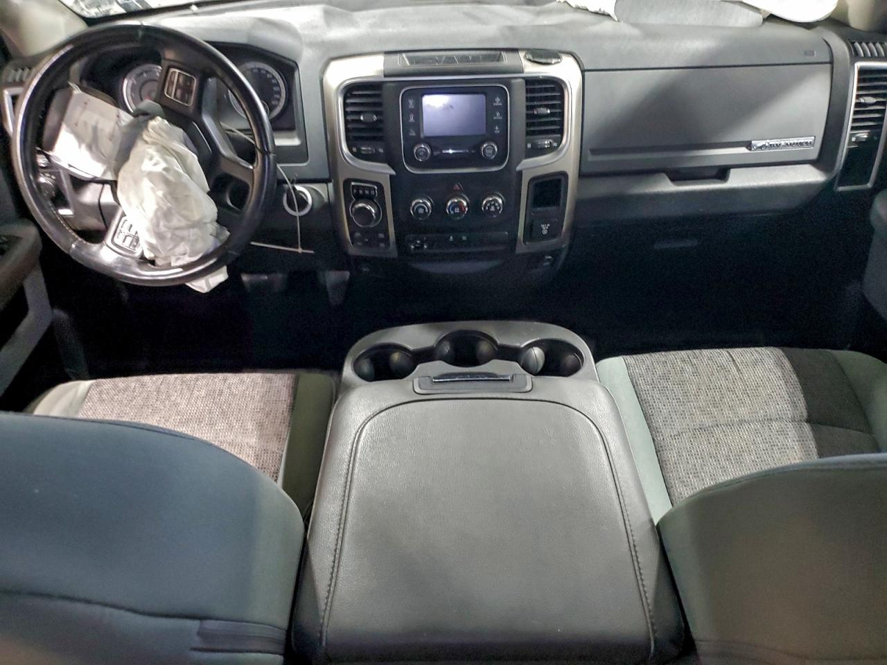 2016 RAM 1500 SLT photo 15