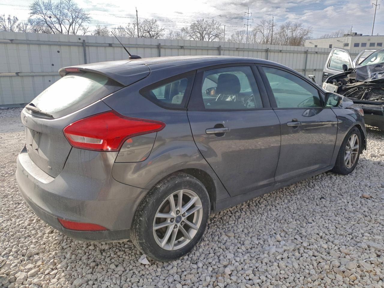 2015 FORD FOCUS SE photo 3