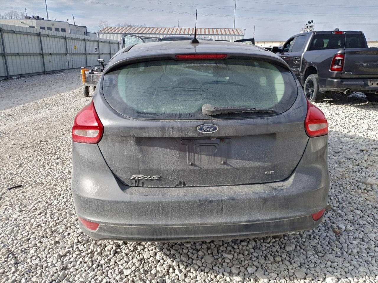 2015 FORD FOCUS SE photo 6