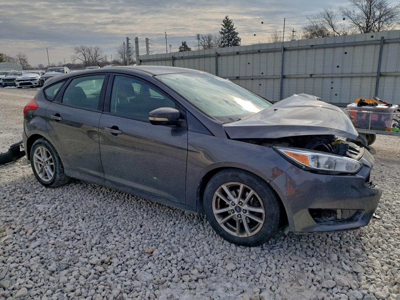2015 FORD FOCUS SE photo 4