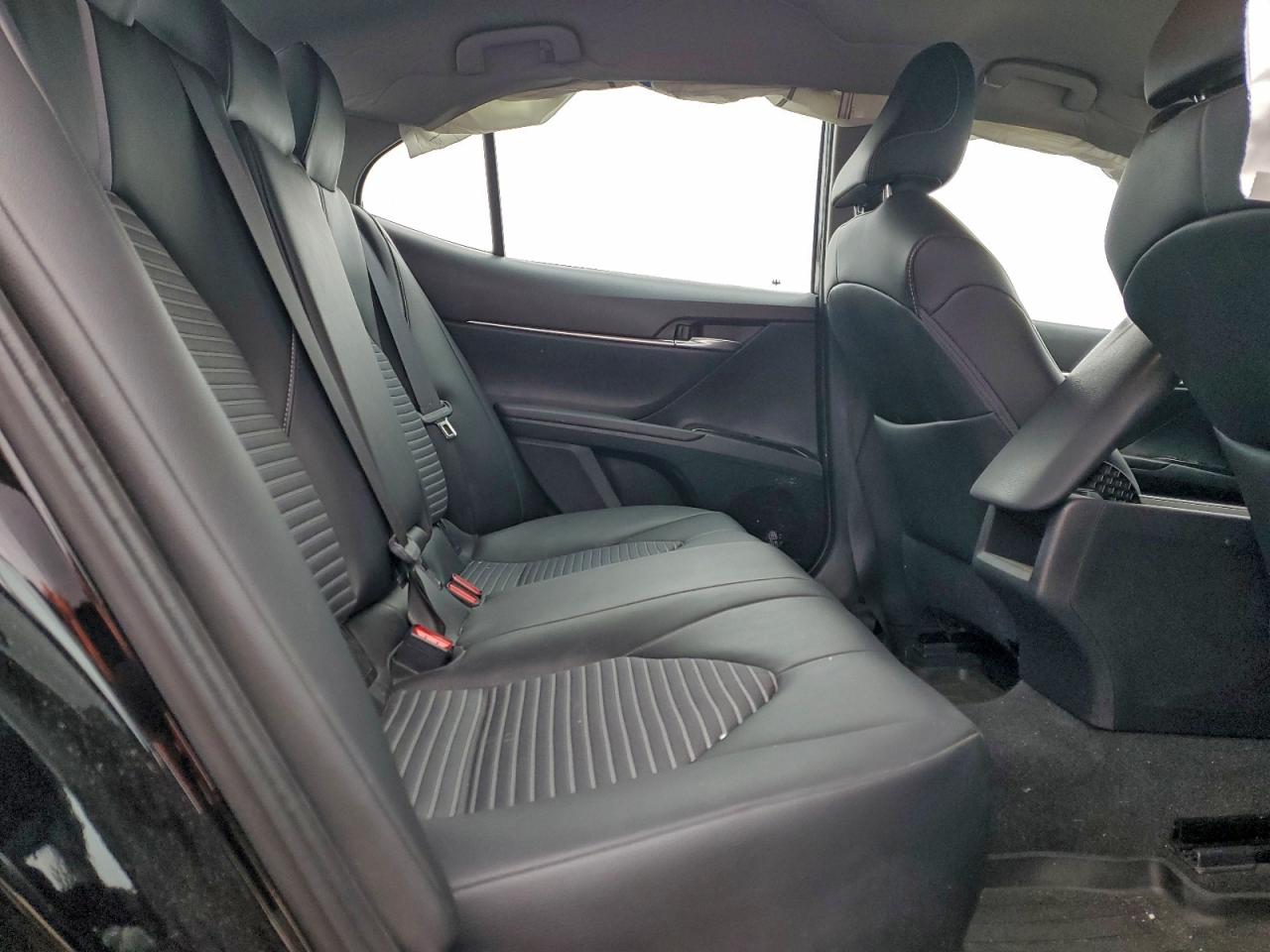 2019 TOYOTA CAMRY L photo 10