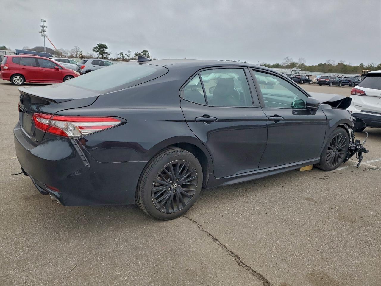 2019 TOYOTA CAMRY L photo 3