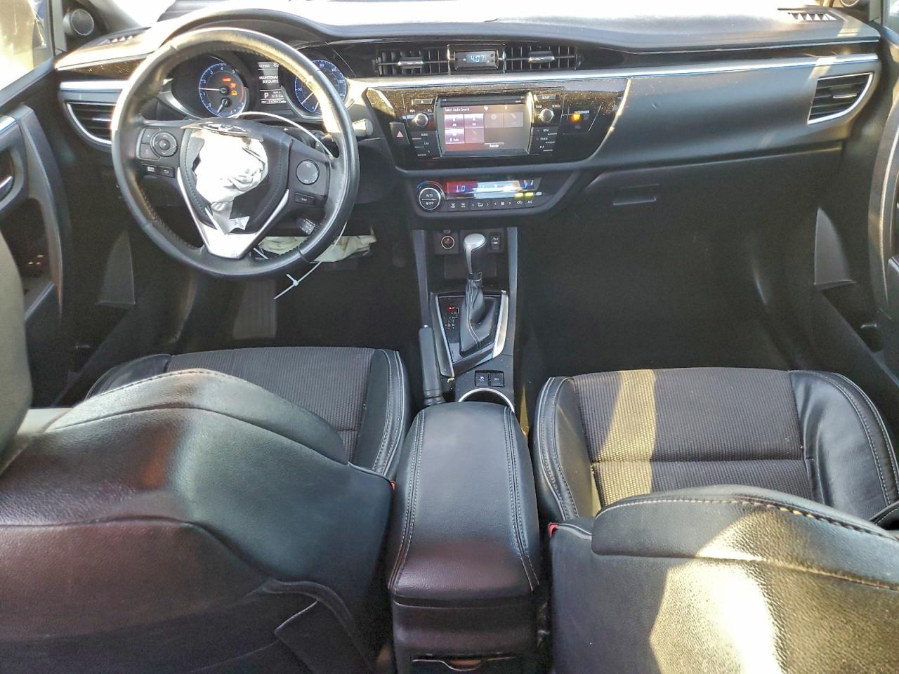 2015 TOYOTA COROLLA L photo 8
