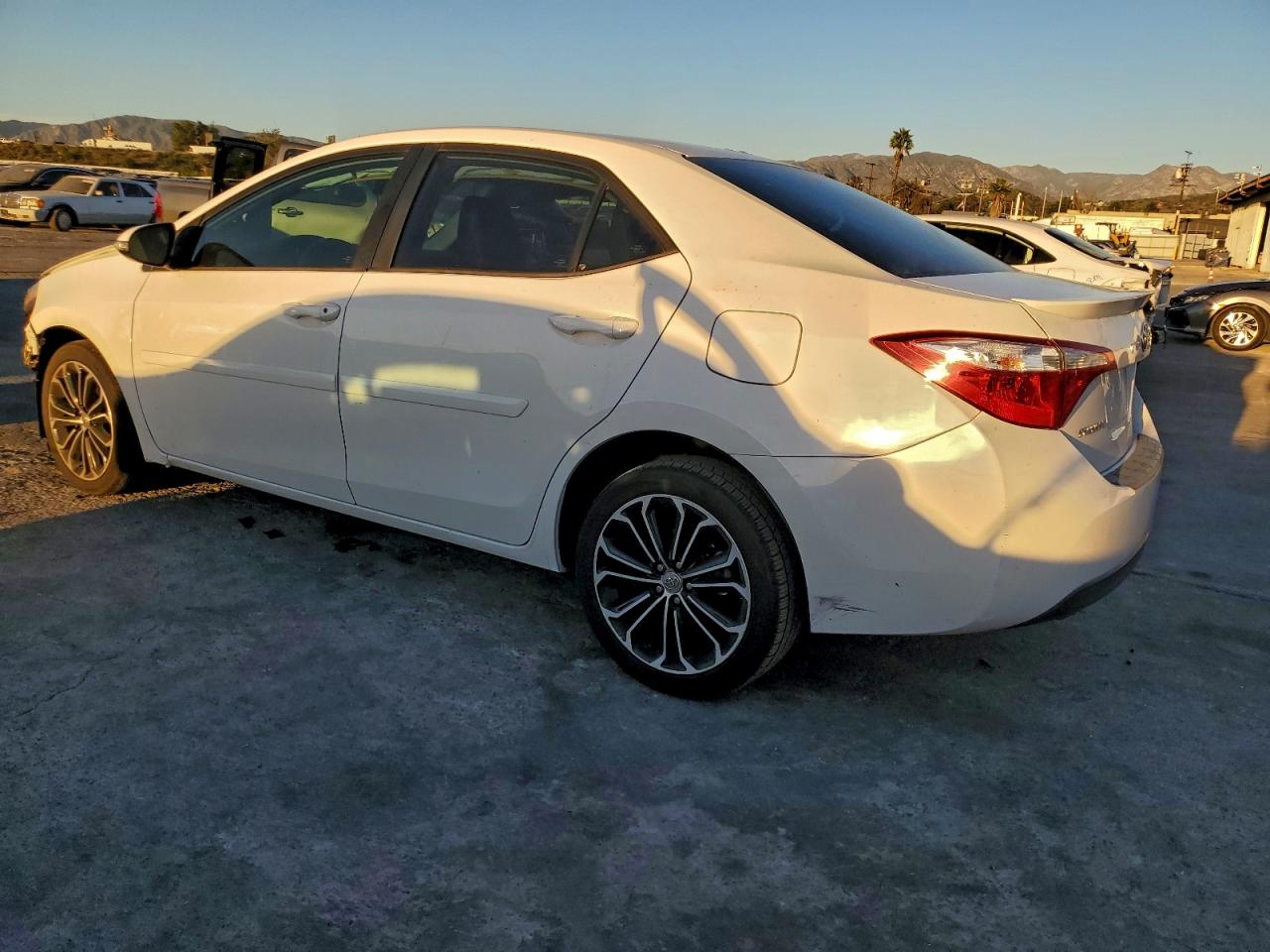2015 TOYOTA COROLLA L photo 2