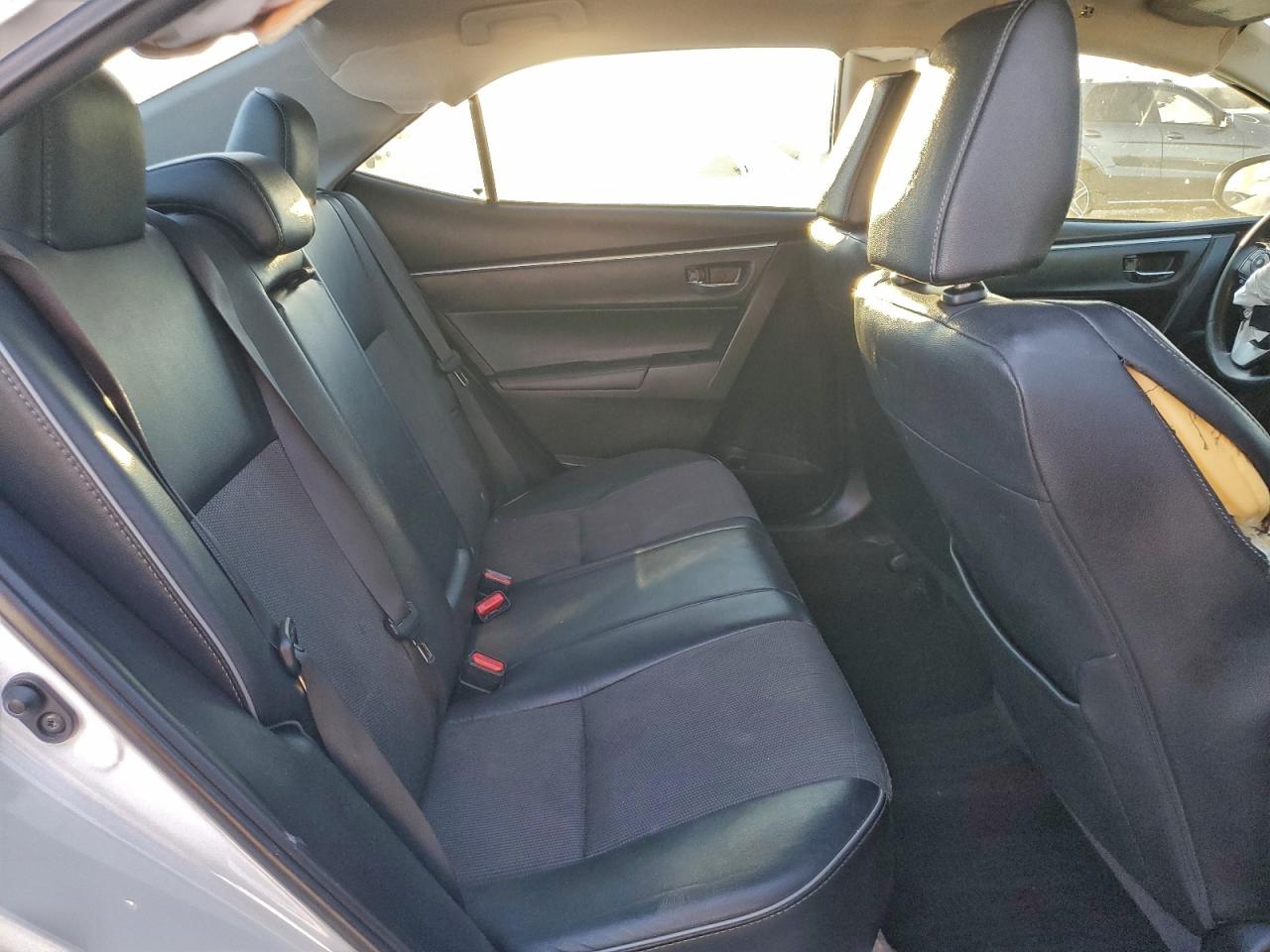 2015 TOYOTA COROLLA L photo 10