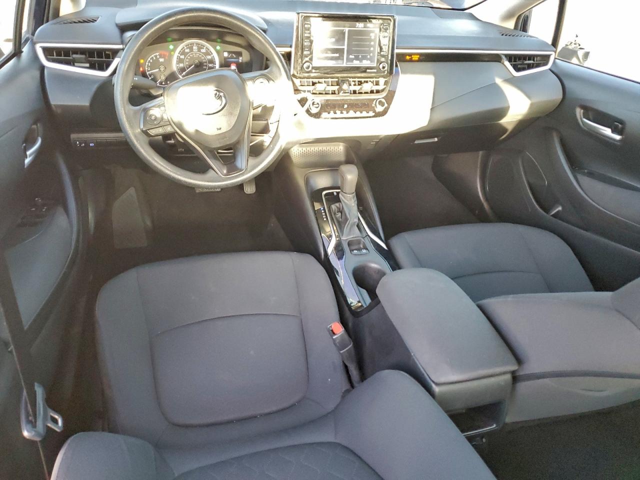 2021 TOYOTA COROLLA LE photo 8