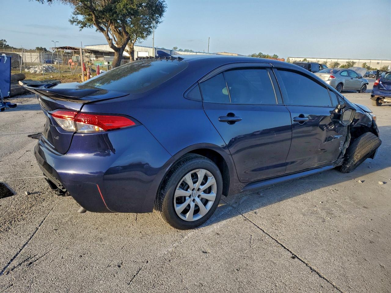 2021 TOYOTA COROLLA LE photo 3
