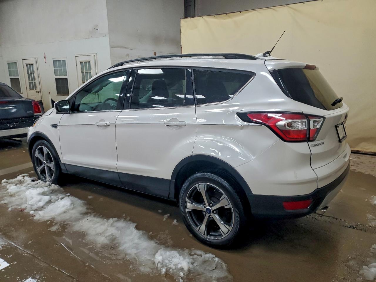 2018 FORD ESCAPE SEL photo 2