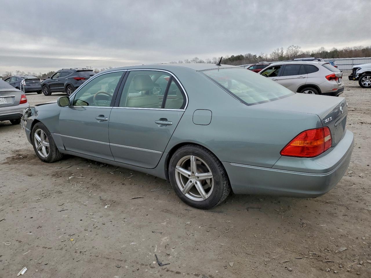 2002 LEXUS LS 430 photo 2