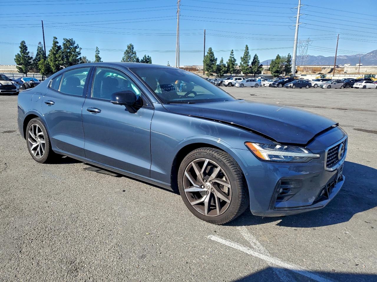 2020 VOLVO S60 T5 R-DESIGN photo 4