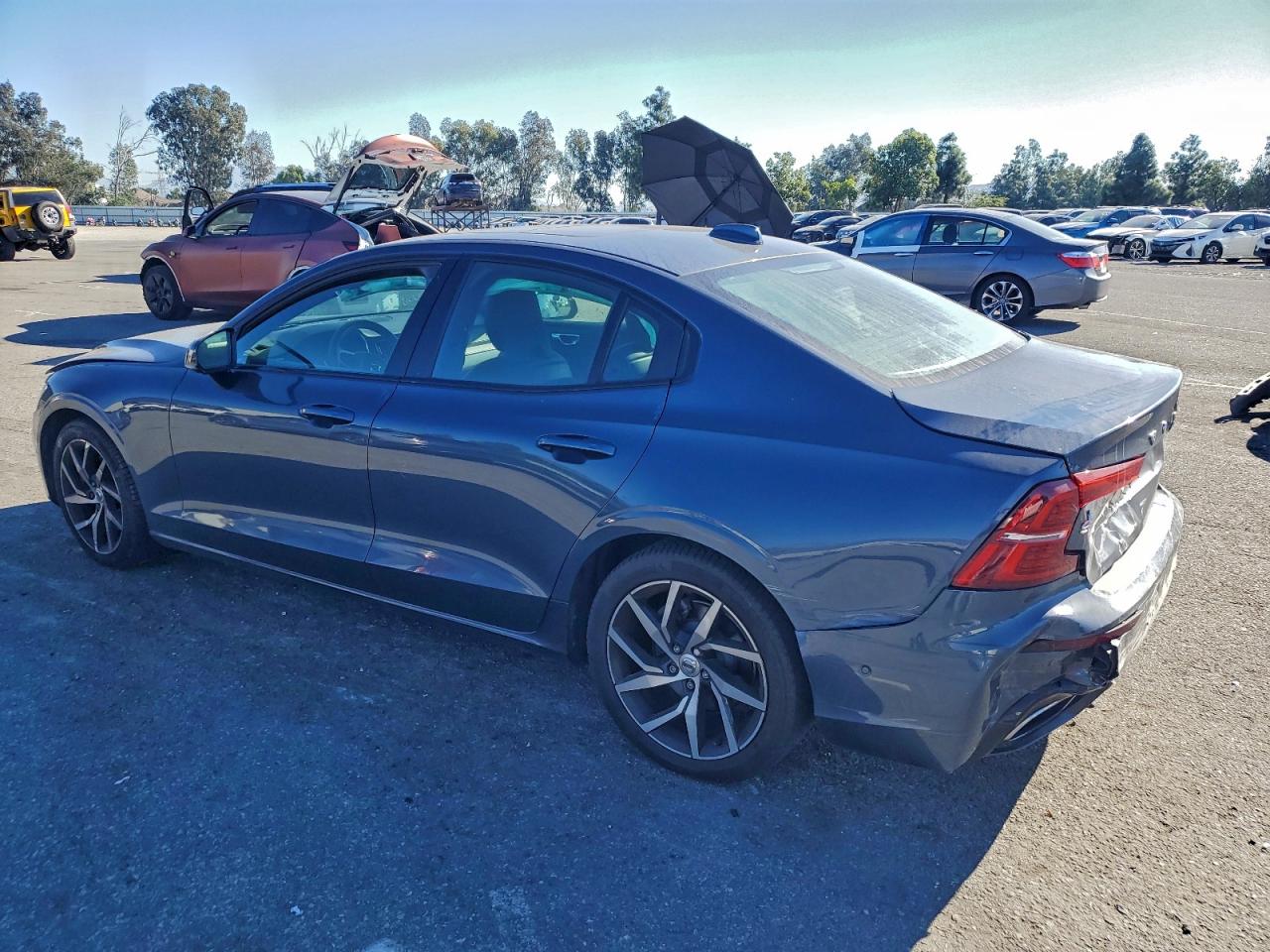 2020 VOLVO S60 T5 R-DESIGN photo 2