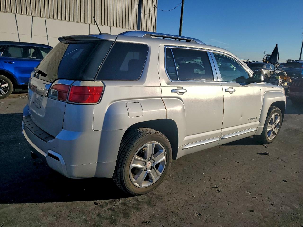 2015 GMC TERRAIN DENALI photo 3