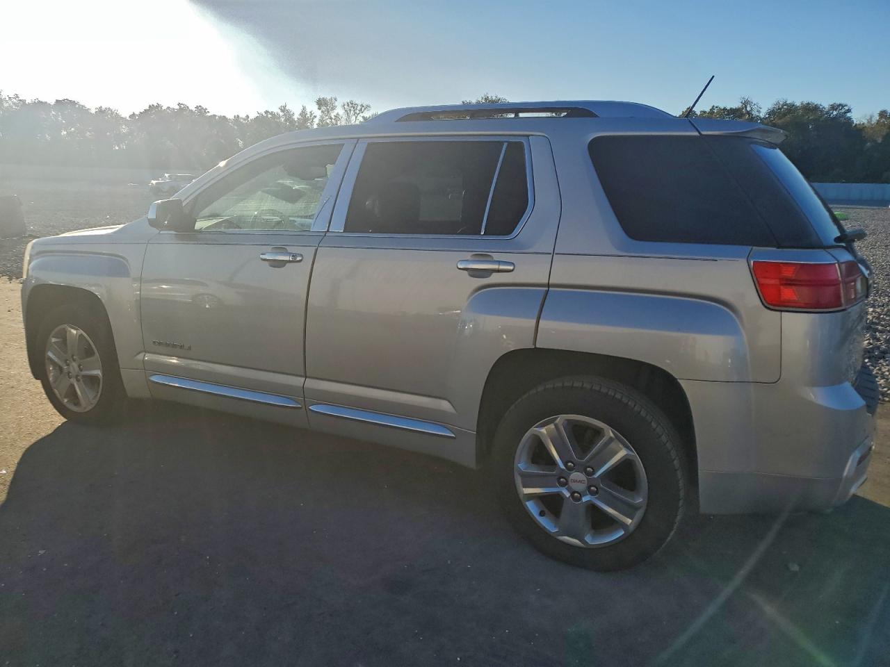 2015 GMC TERRAIN DENALI photo 2