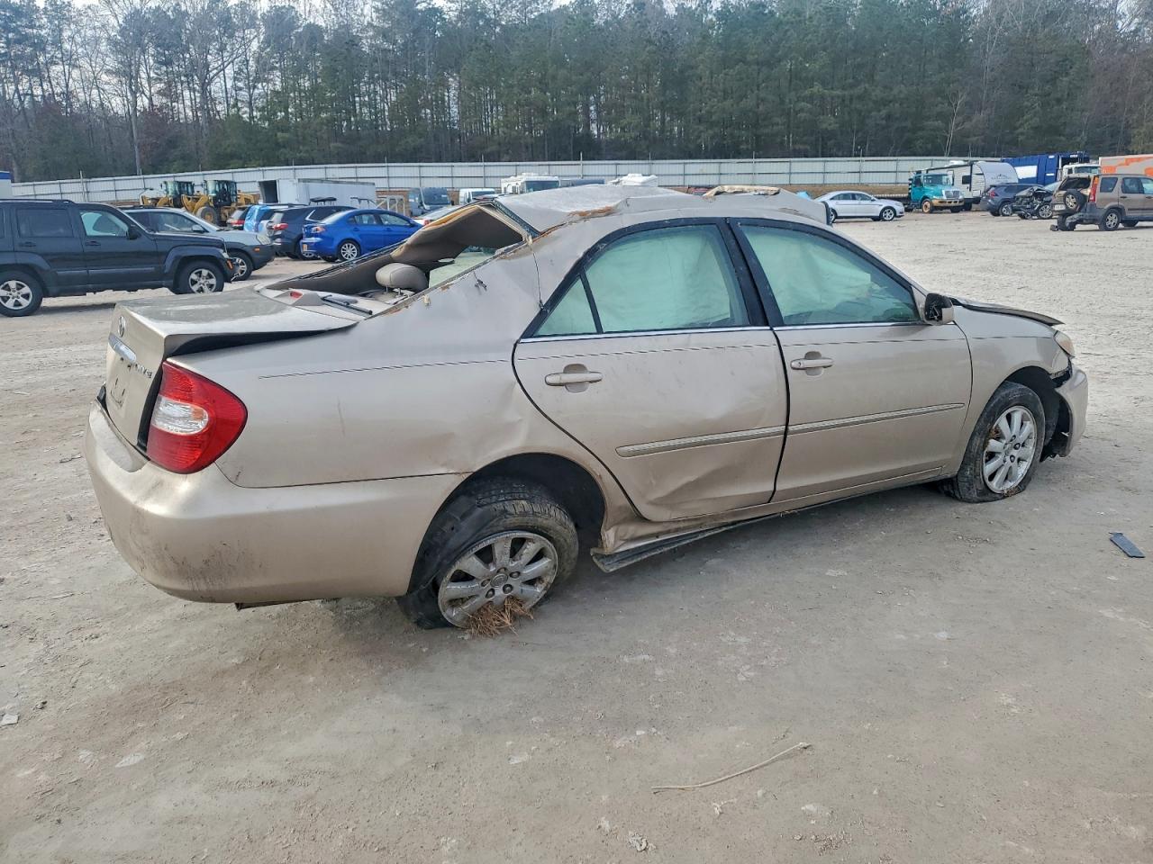 2004 TOYOTA CAMRY LE photo 3