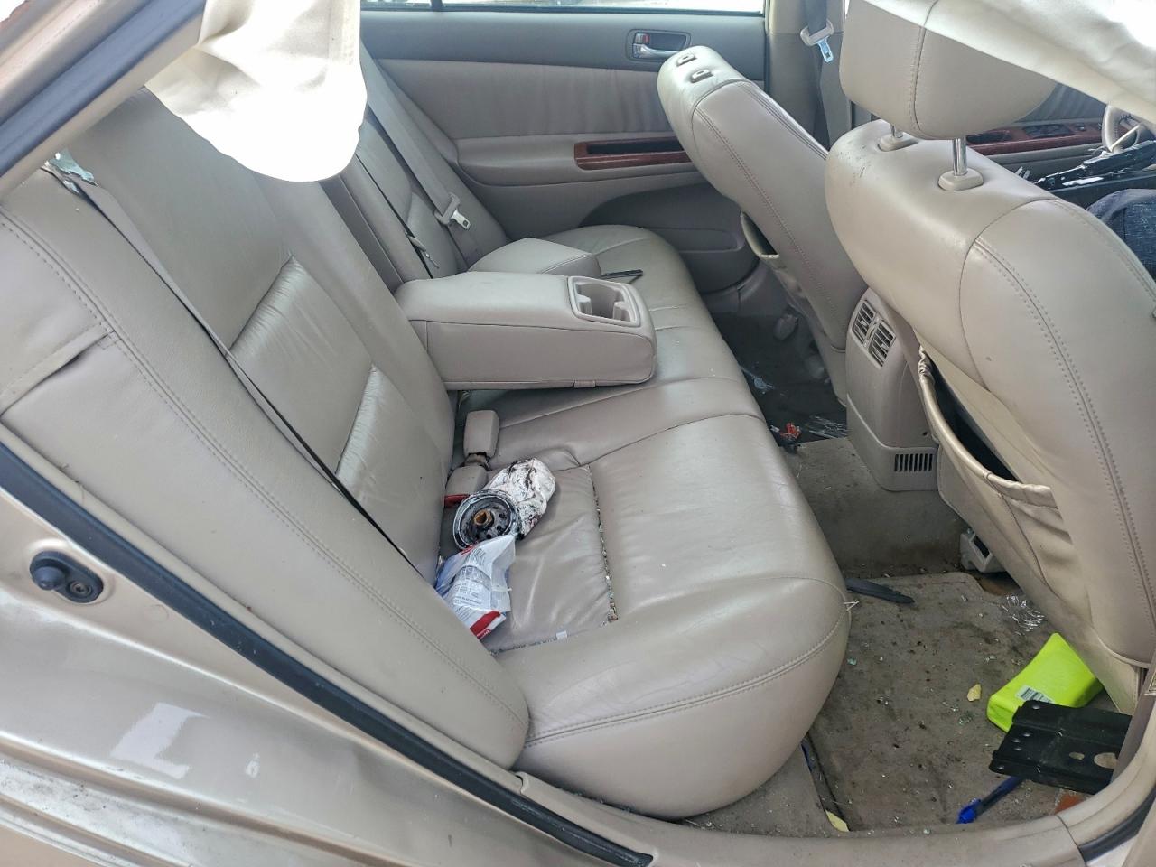 2004 TOYOTA CAMRY LE photo 10