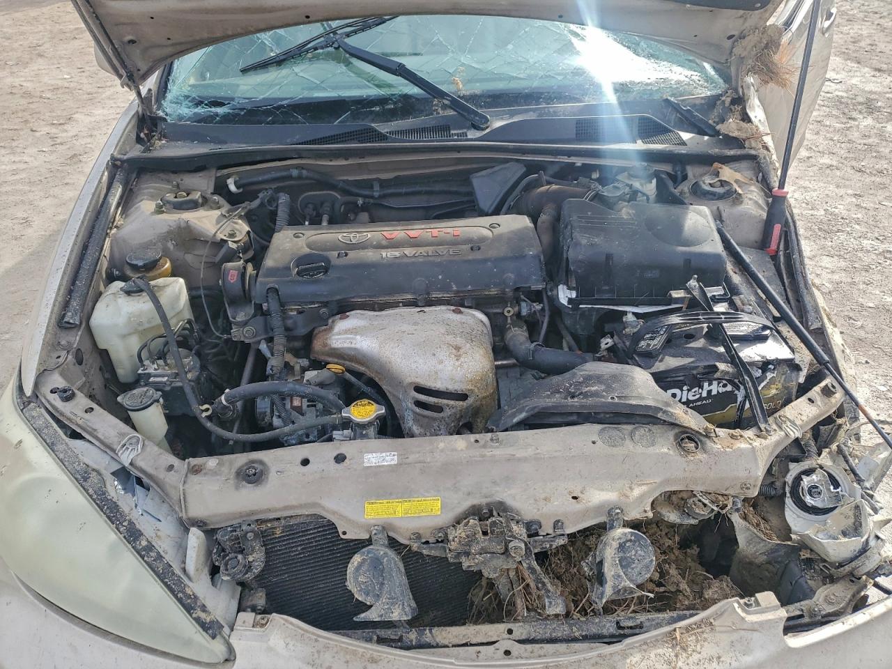 2004 TOYOTA CAMRY LE photo 11