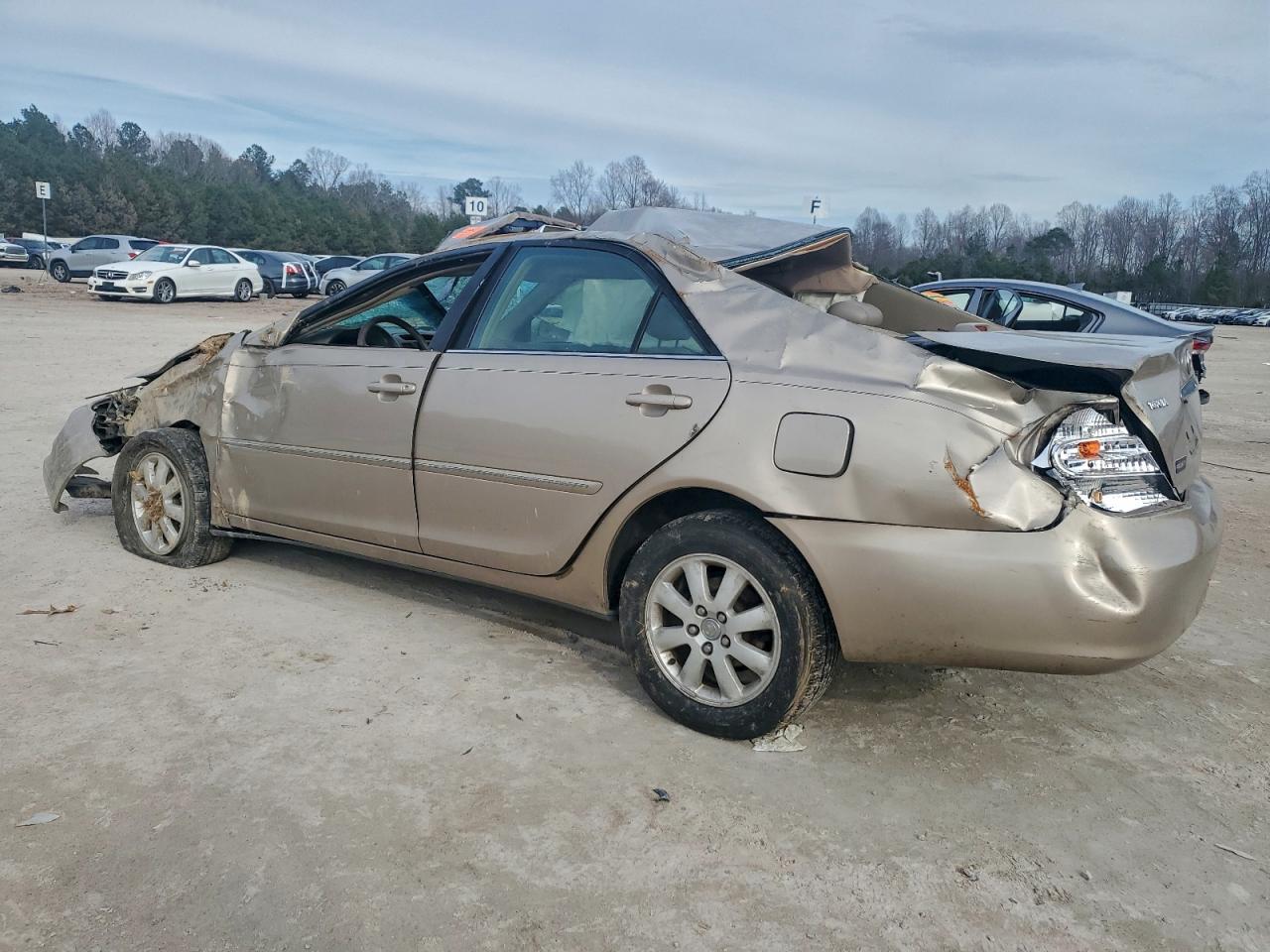 2004 TOYOTA CAMRY LE photo 2