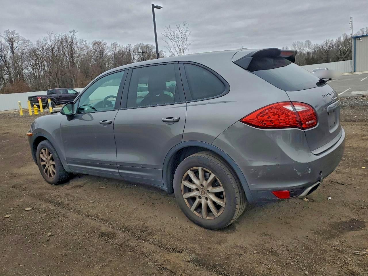 2011 PORSCHE CAYENNE photo 2