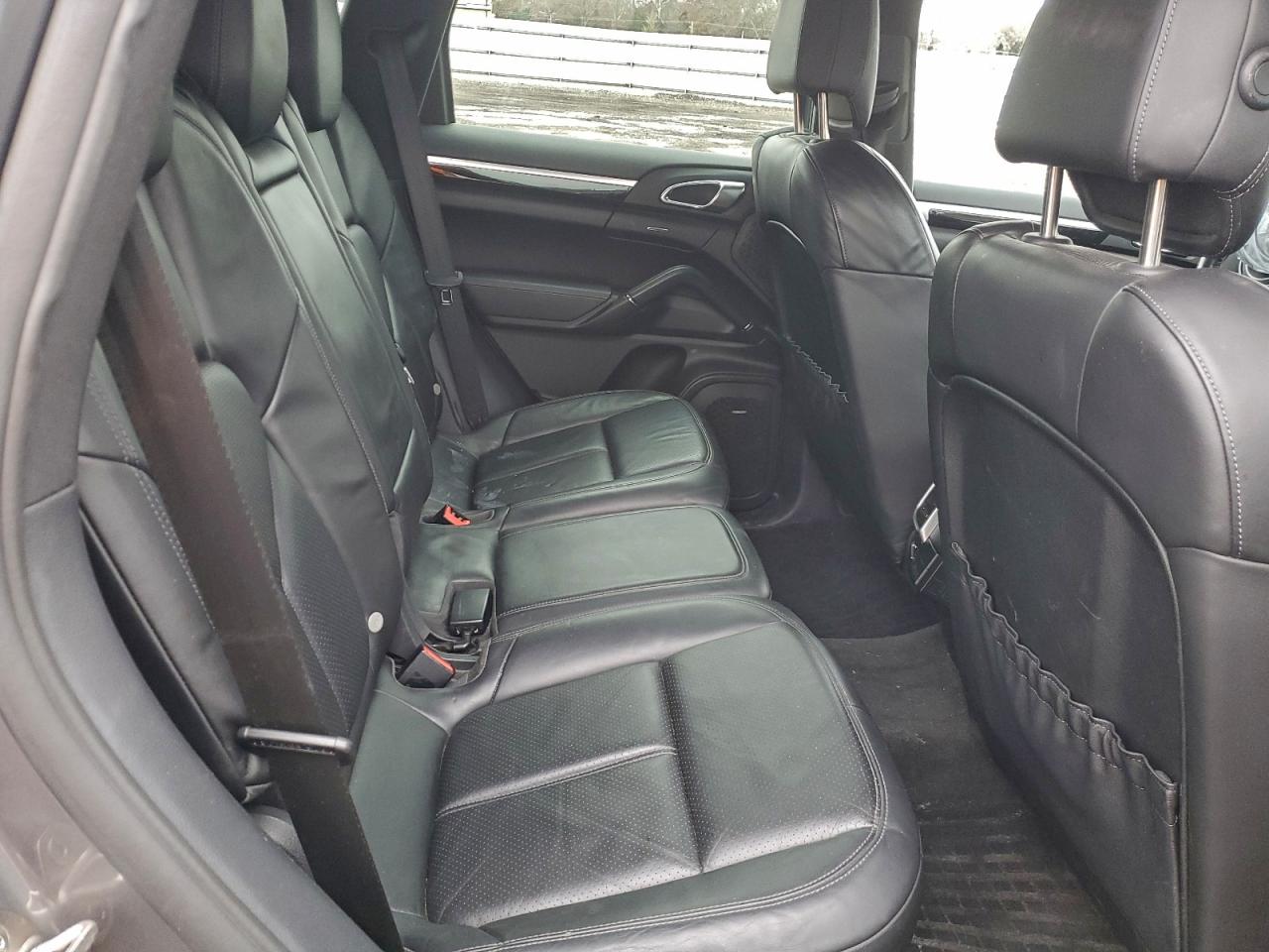 2011 PORSCHE CAYENNE photo 11