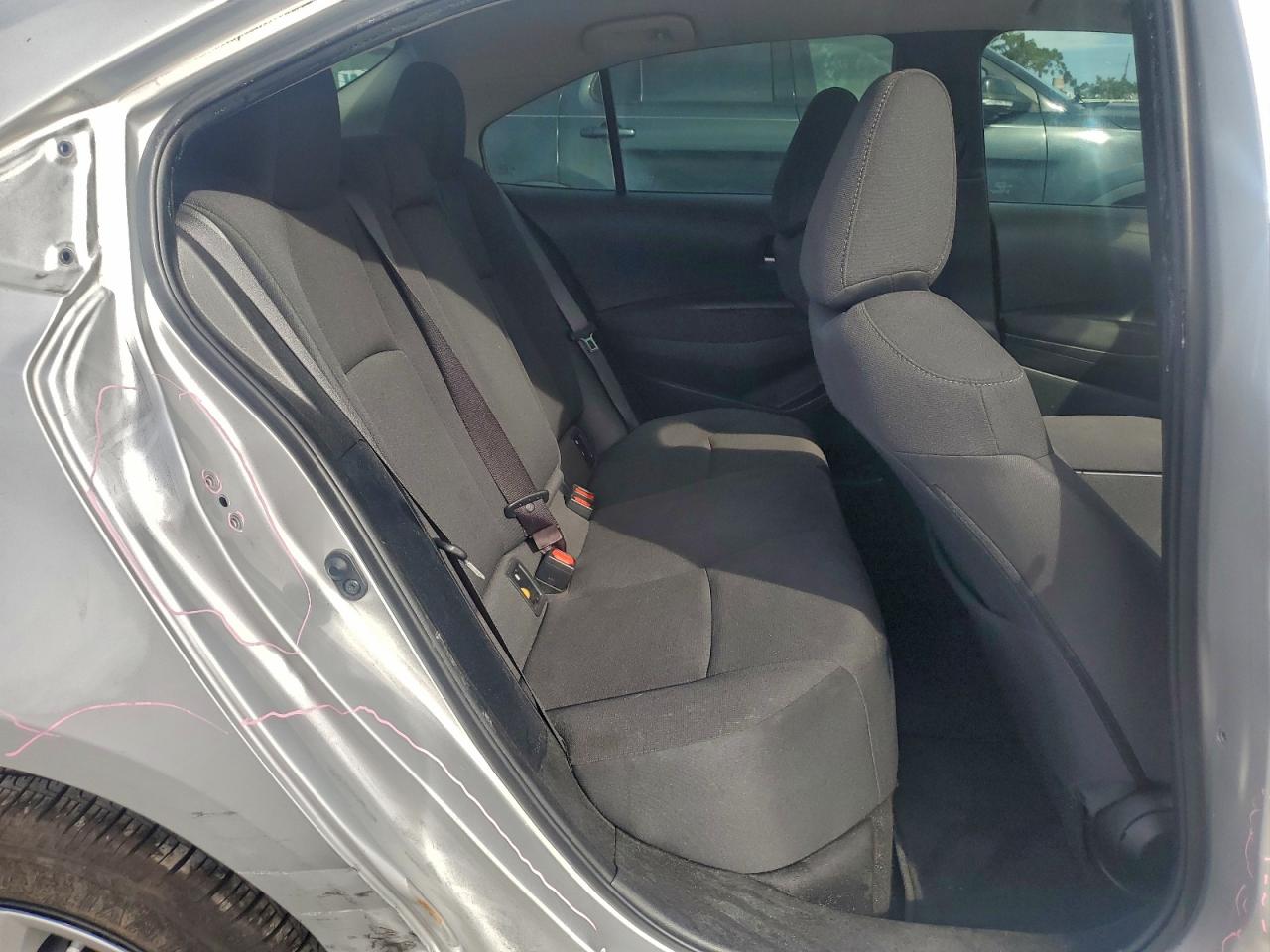 2021 TOYOTA COROLLA LE photo 10