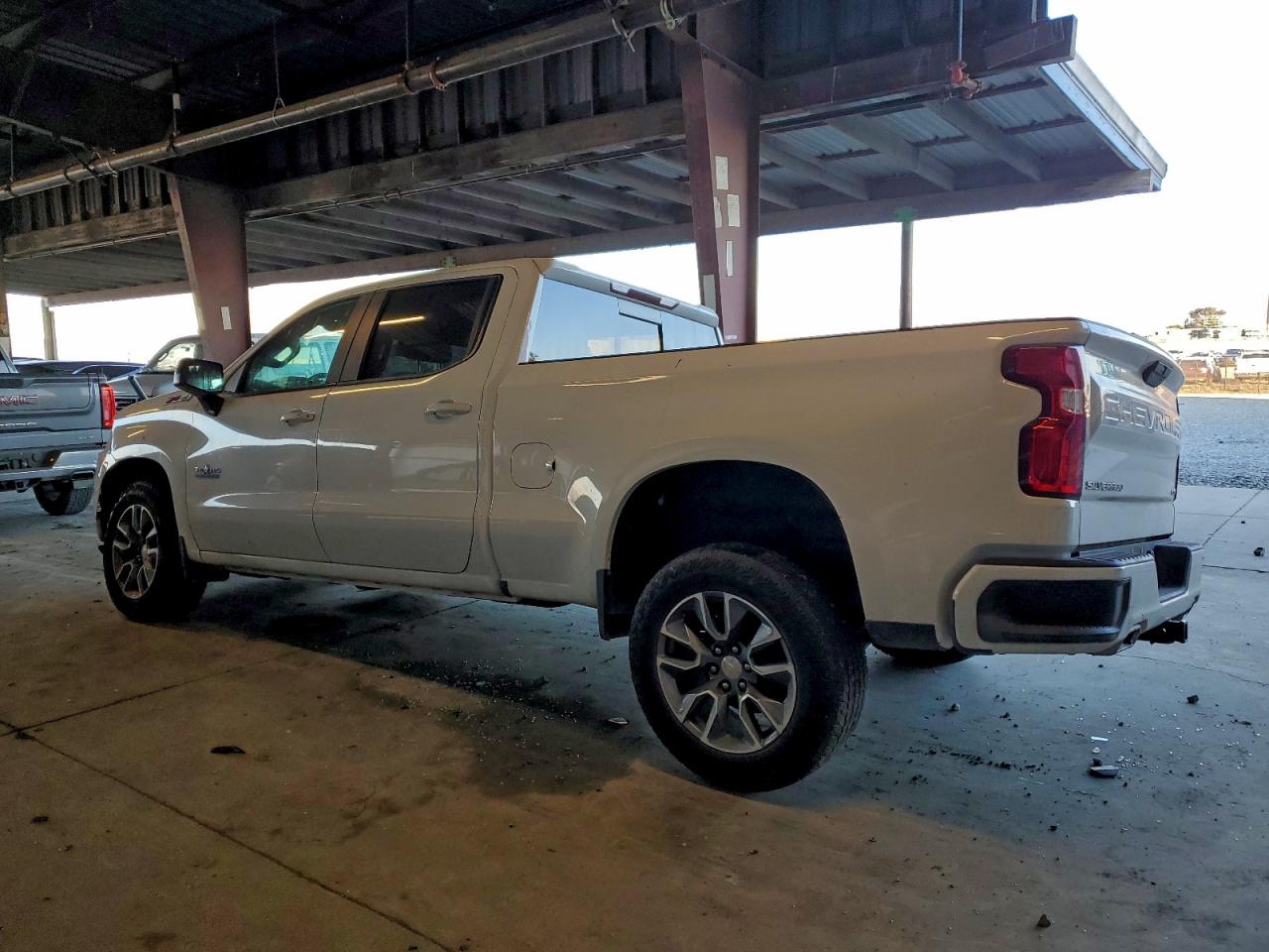 2020 CHEVROLET SILVERADO K1500 RST photo 2